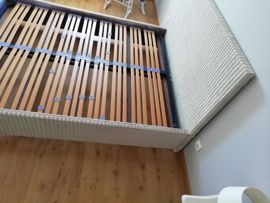Cama Branca em Verga c/Estrado