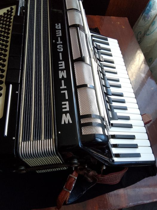 Продается аккордион Weltmeister