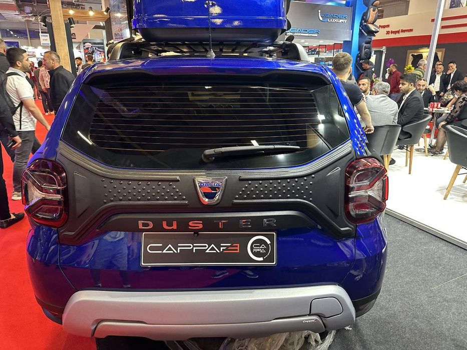 Renault Duster 2018-2024 Пластикова накладка на кришку багажника