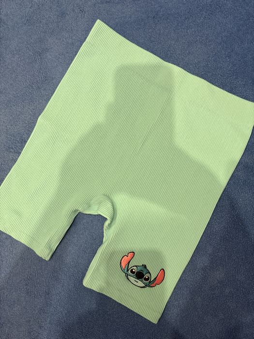 Top ze spodenkami z stitchem