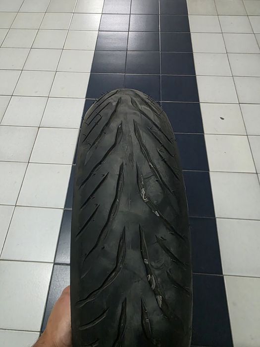 Pneu mota T32 novo