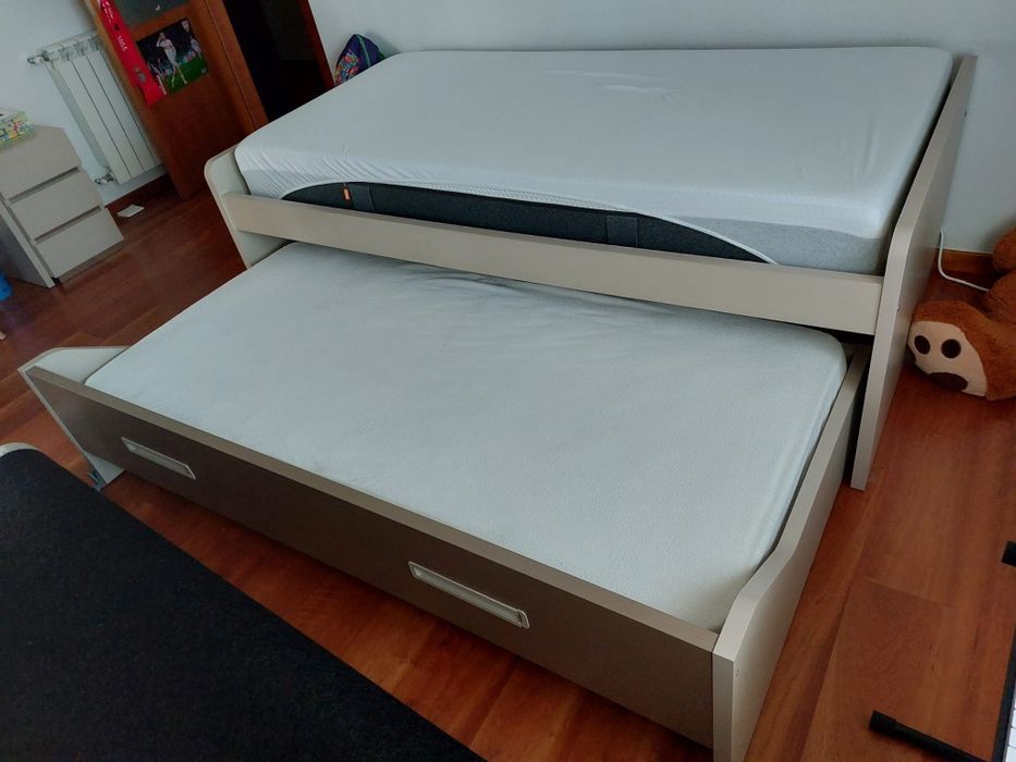 Cama solteiro com gavetão bom estado