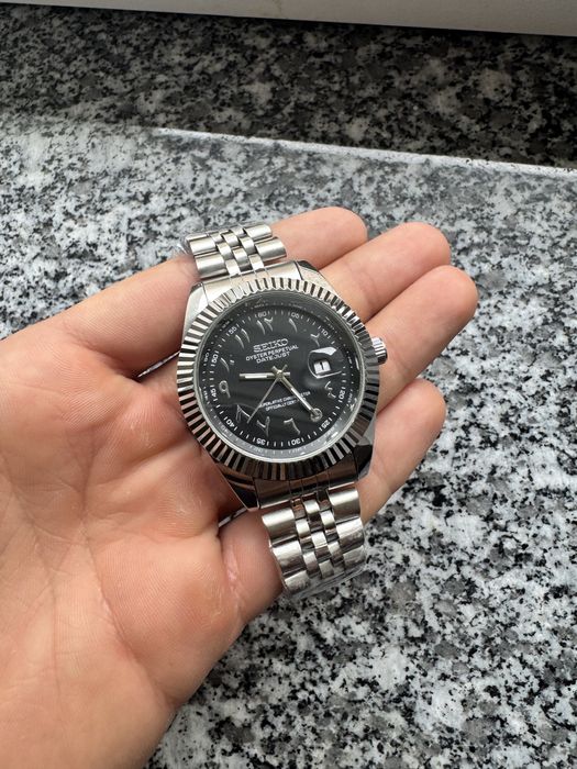 Zegar arabski Seiko czarny