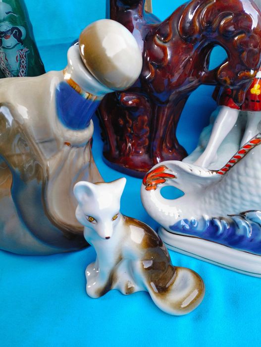 Різні керамічні статуетки ...