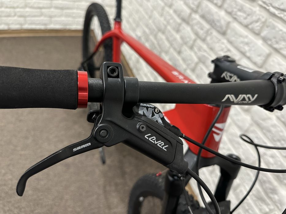 Karbonowy rower górski Berria Bravo 1x12 rockshox