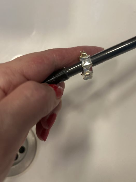 Kolczyki z bialym szkielkami