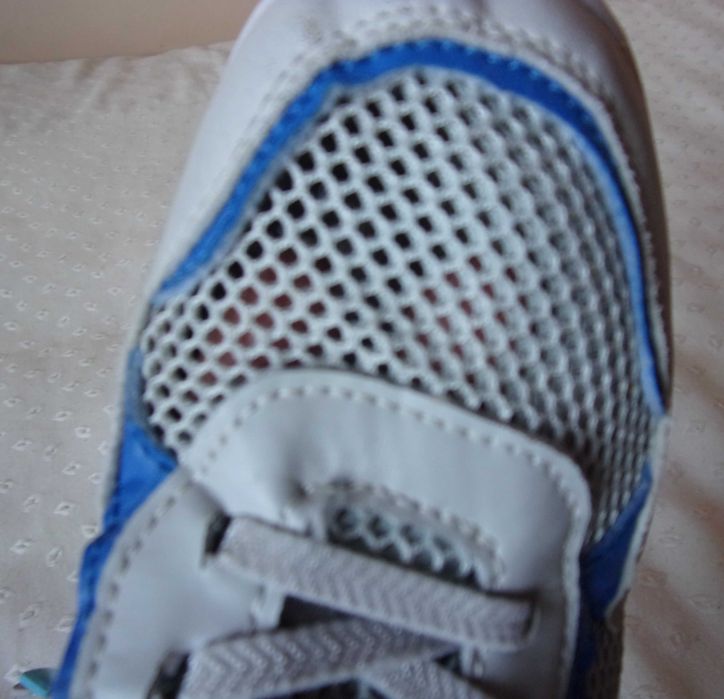 Bardzo lekkie, siateczkowe, oddychajace buty sportowe chłopiec 33/34