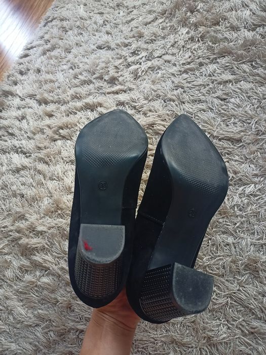 Eleganckie buty damskie na słupku 38