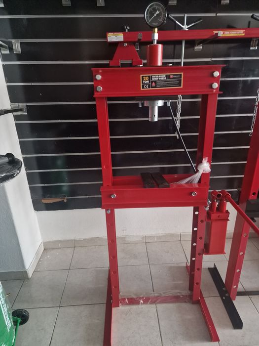 Prensa hidráulica 20 toneladas nova
Prensa hidráulica 20 ton