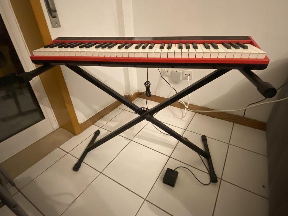 Teclado Roland GO:KEYS 61 teclas + suporte + pedal