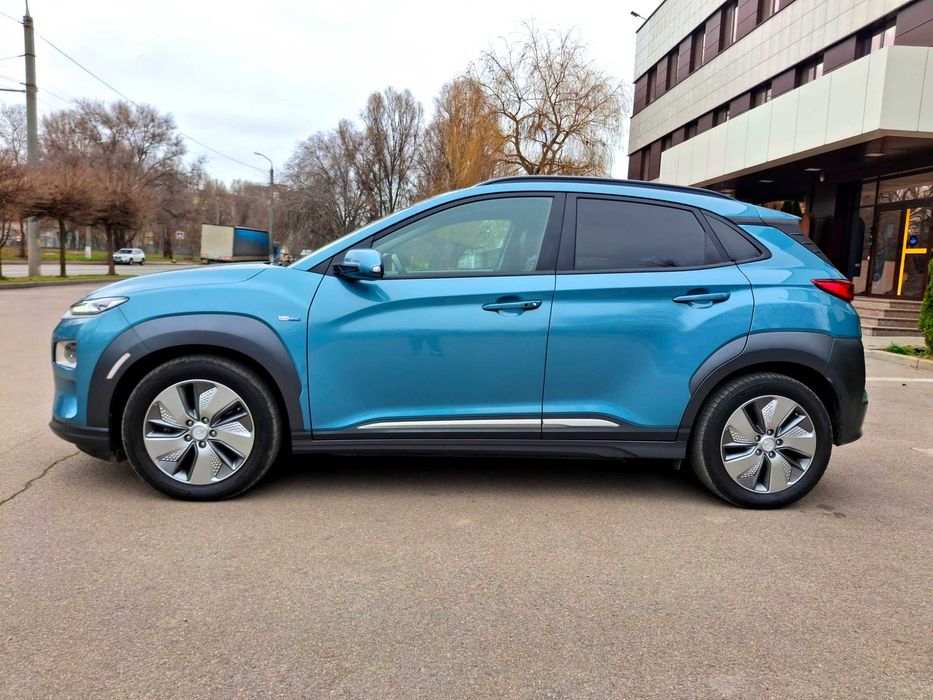 Hyundai Kona Electric. 64 kw.