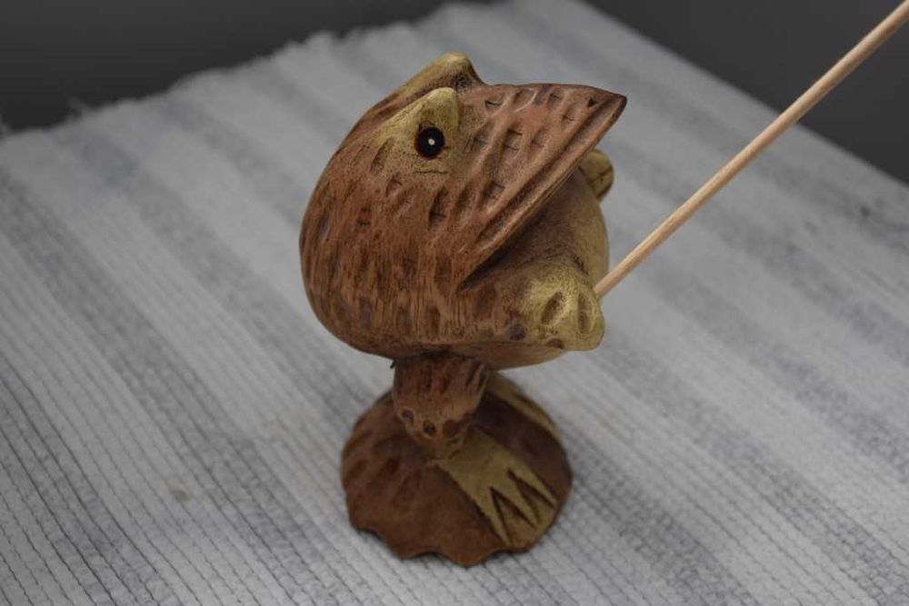 Sapo Pescador em madeira maciça