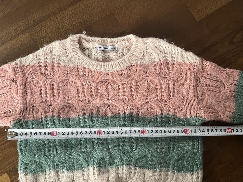 Sweter 128/134 reserved