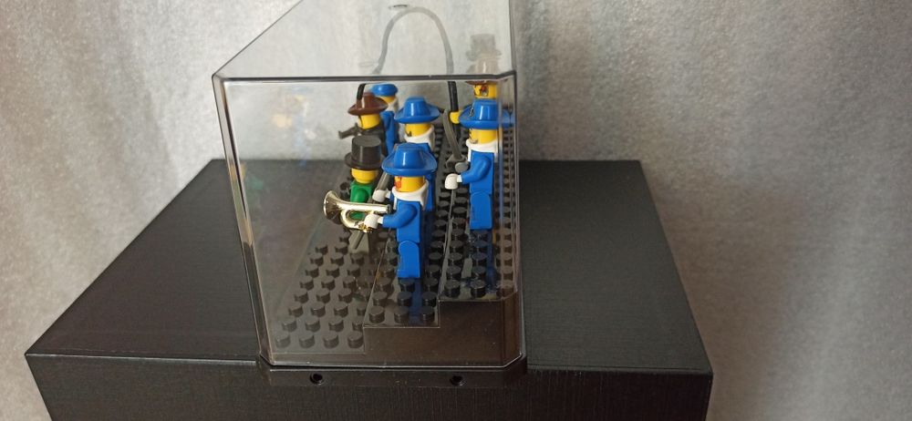 Ekspozytor na minifigurka LEGO gablotka