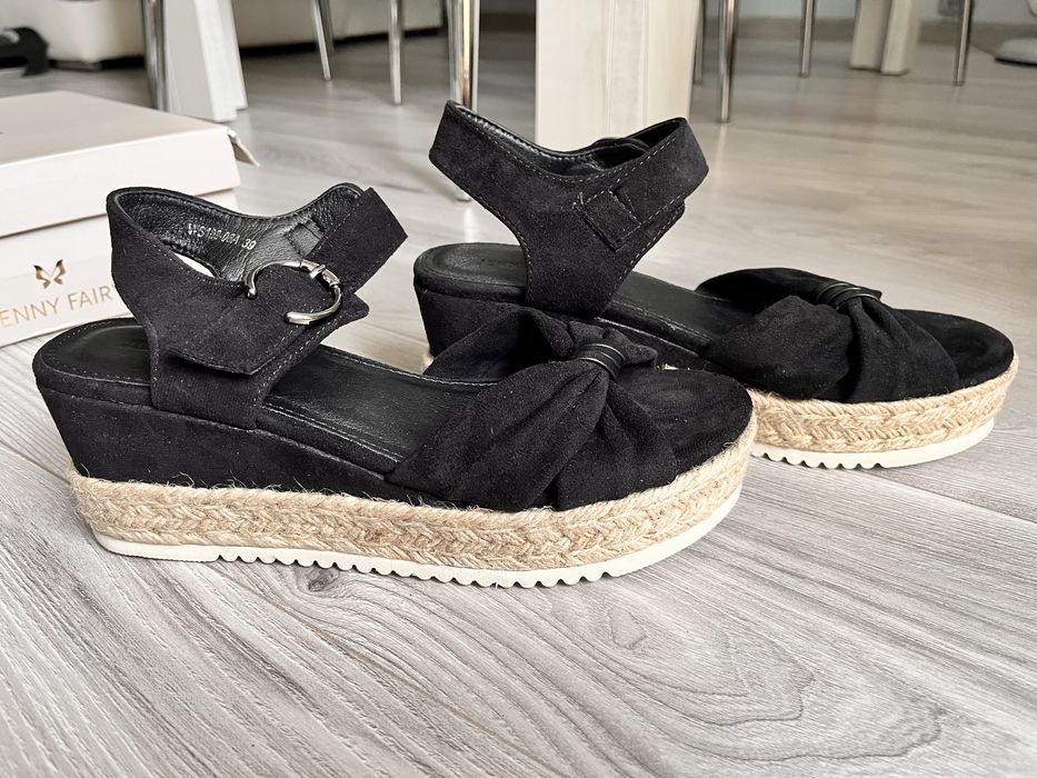Czarne Sandałki na koturnie Jenny Fairy