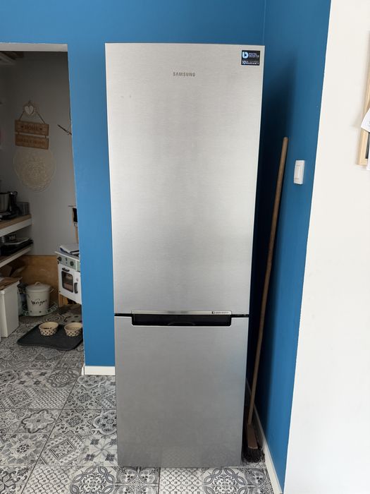Lodówka Samsung srebrna - sprawna
