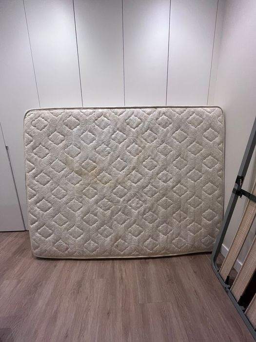 Cama madeira cerejeira cabeceira + estrado carbono + colchão