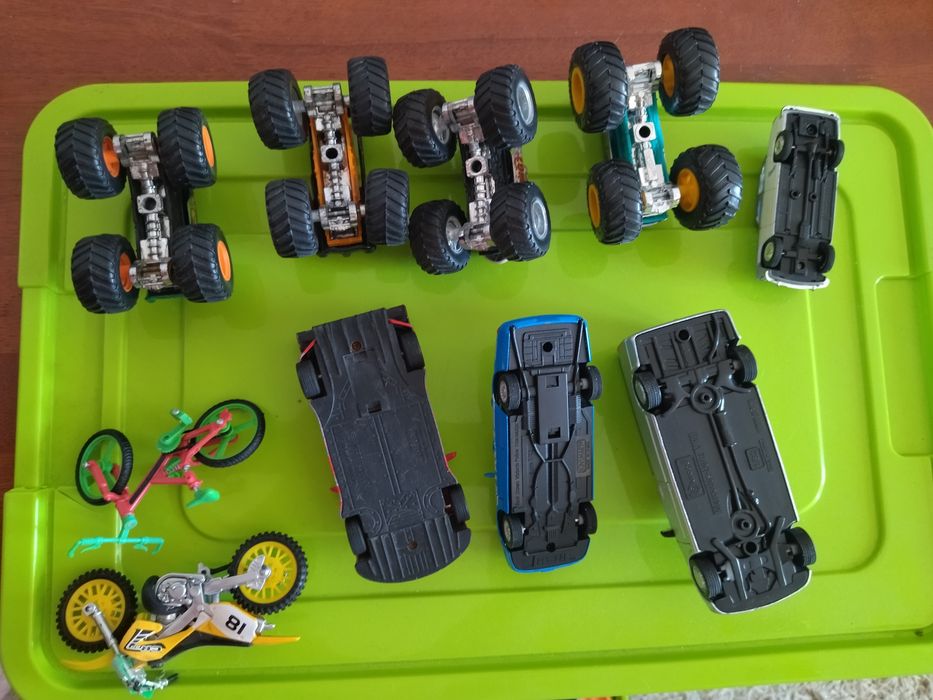 Машинки Hot wheels