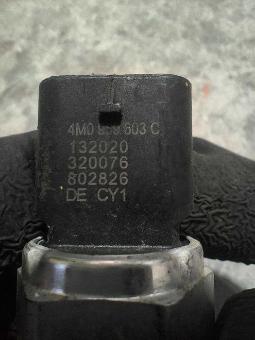 Датчик тиску кондиціонера Audi Q4 E-tron 2021- 4M0959603C