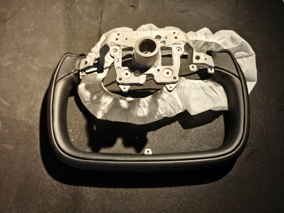 Entrega incluída - VOLANTE YOKE Tesla Model 3 Highland & Model Y Juniper - 2024 - 2026 - ENTREGA incluida