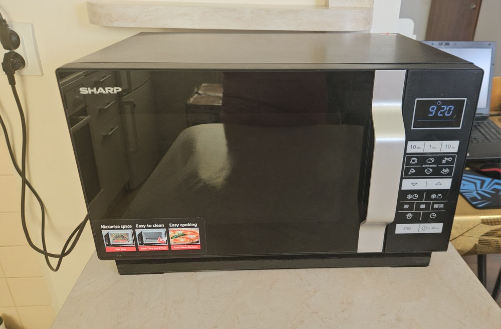 Sprzedam Kuchenkę Mikrofalową Sharp R360S - 900W.