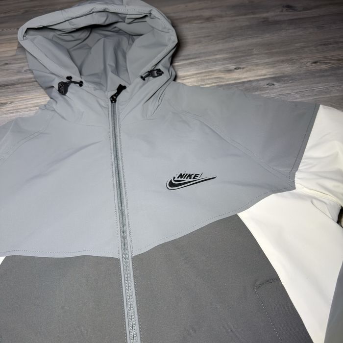 Весняна куртка NIKE