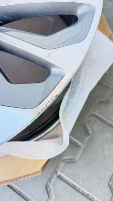 Оригінальний легкосплавний диск Audi e-tron R21 9.5J ET36 5x112