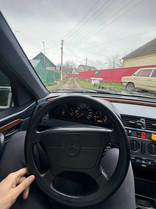 Мерседес C200 (2.0d)