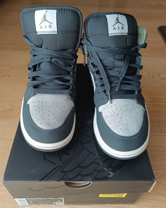 Buty młodzieżowe Nike Air Jordan 1 MID Se