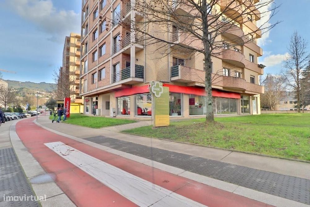 Loja com rentabilidade para venda em Lamaçães