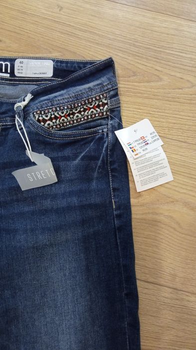 Nowe spodnie z haftem