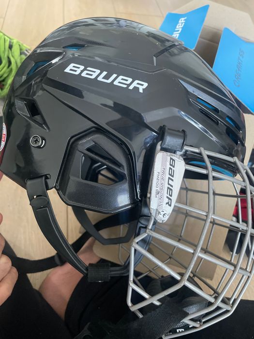 Kask hokejowy z krata okazja Bauer Re-Akt 55 rozm M