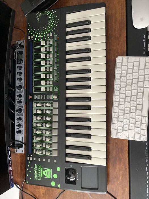Novation 37 keyboard