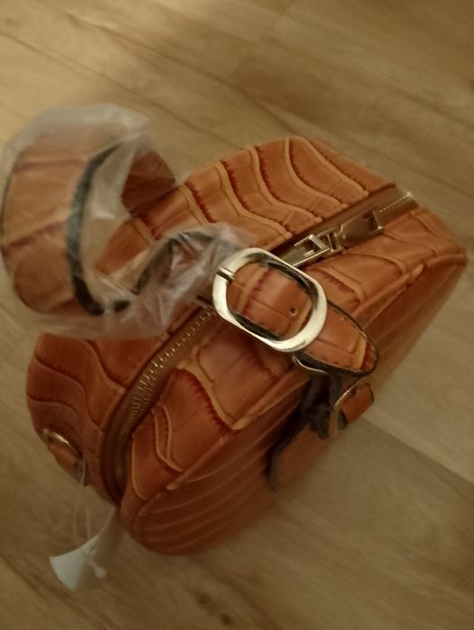 Nowa okrągła torebka cross body z motywem skóry aligatora