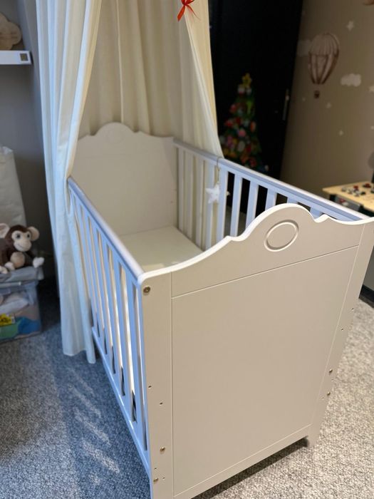 Drewniane łóżeczko dla dziecka