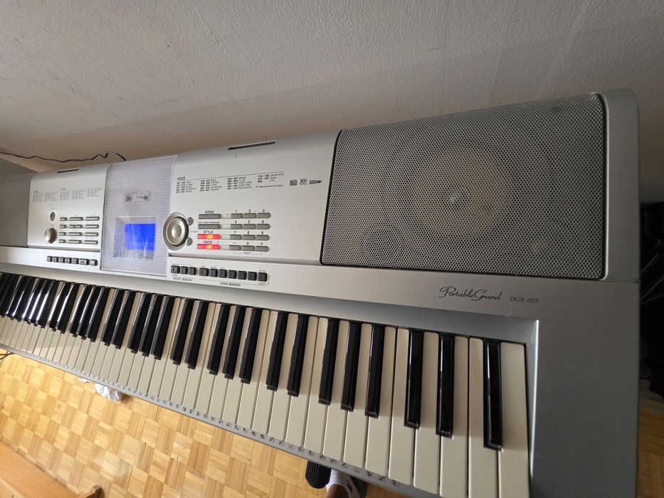 Keyboard Yamaha dgx-205 !