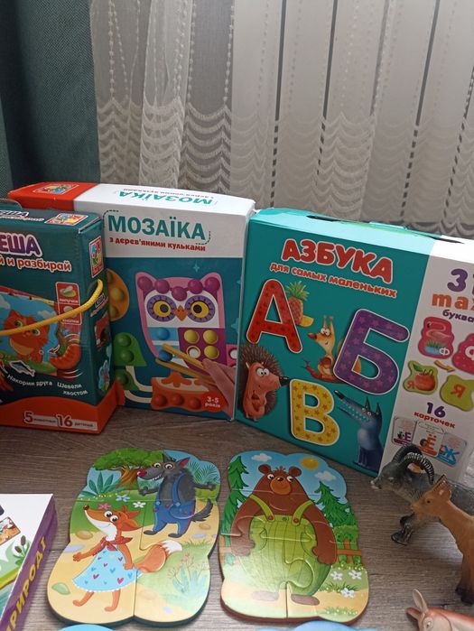 Пазли різні, дерев'яні, fisher price, іграшки