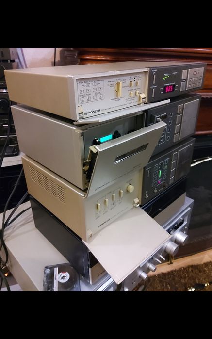 PIONEER Японская стойка аппаратуры.