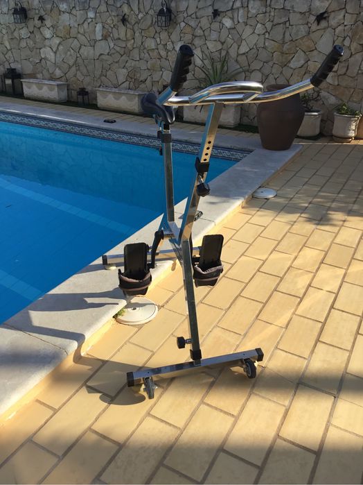 bicicleta para piscina