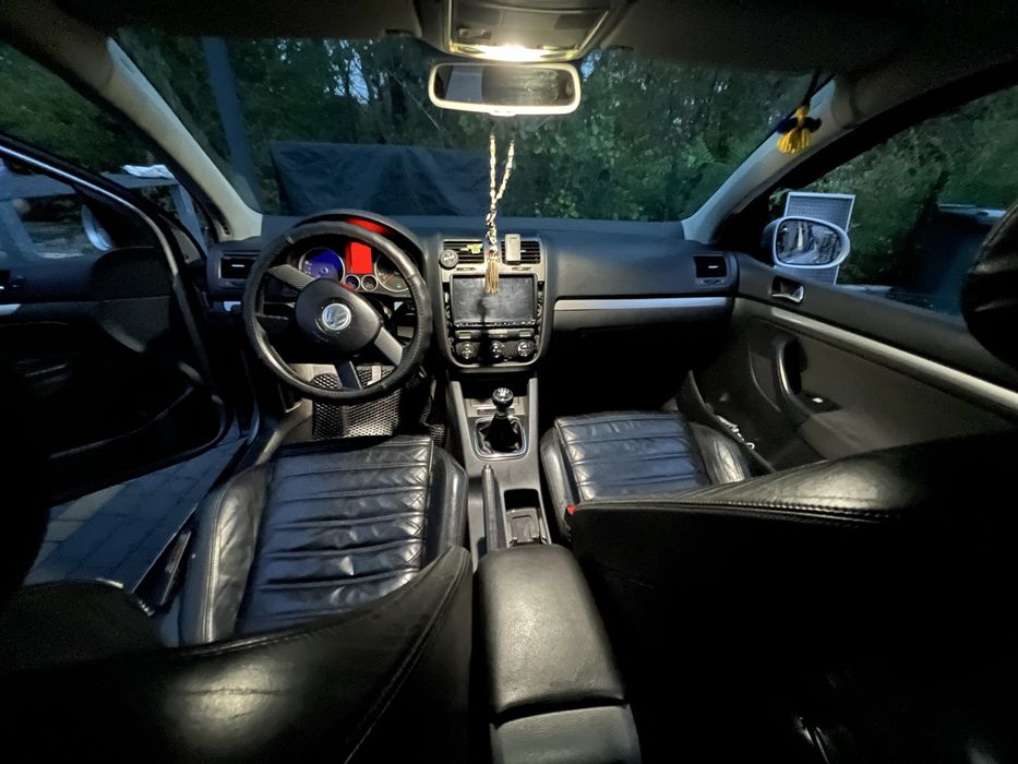 Volksvagen Golf  V(GTI) з легендарним двигуном  1.9tdi