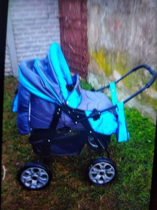 Продаю детскую коляску новую