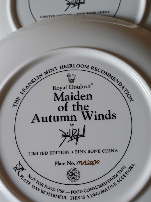 porcelanowe talerze dekoracyjne