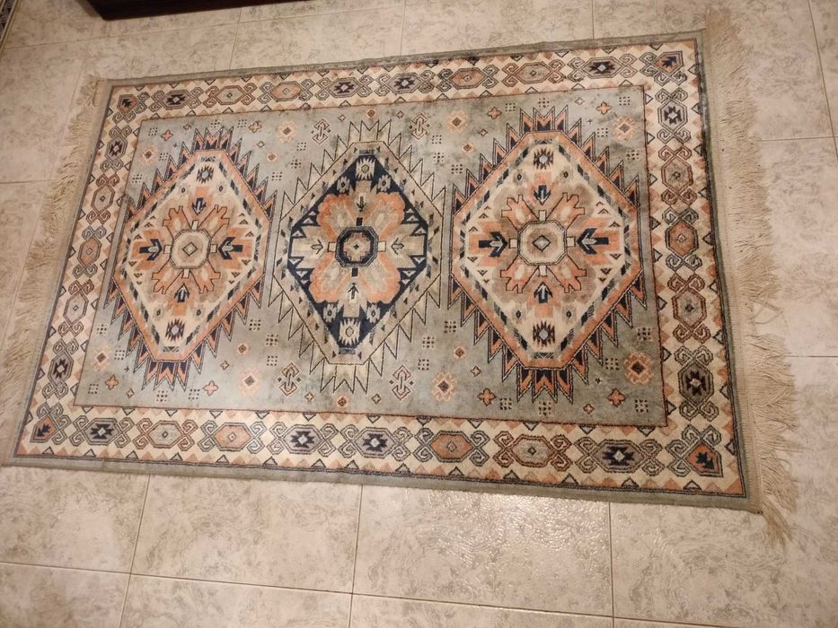 Tapete fino em bom estado