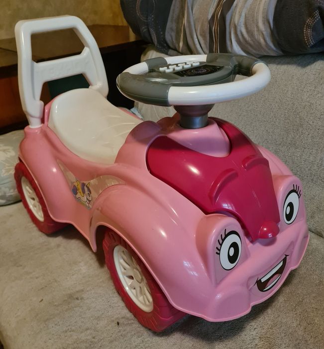 Продам машинку-толокар