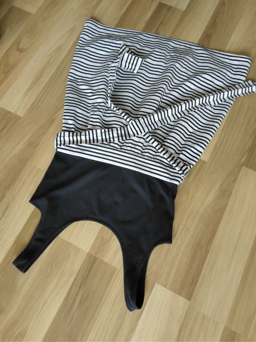 Sukienka na ramiączkach czarno -biala