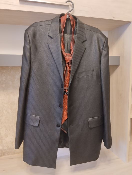 Продається весільний чоловічий костюм