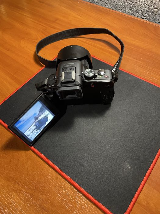 Panasonic Lumix G3 (16 Мп, Full HD)