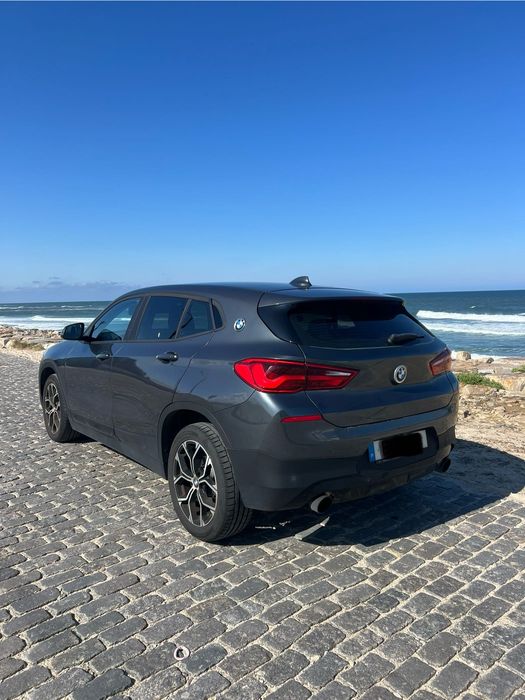 BMW X2 cinza escuro