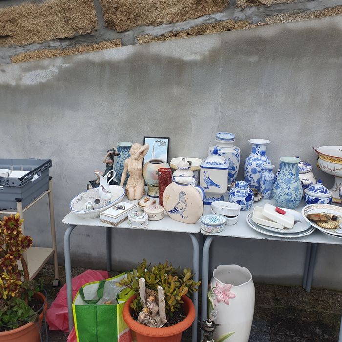 Various ceramic pieces451667606603704324