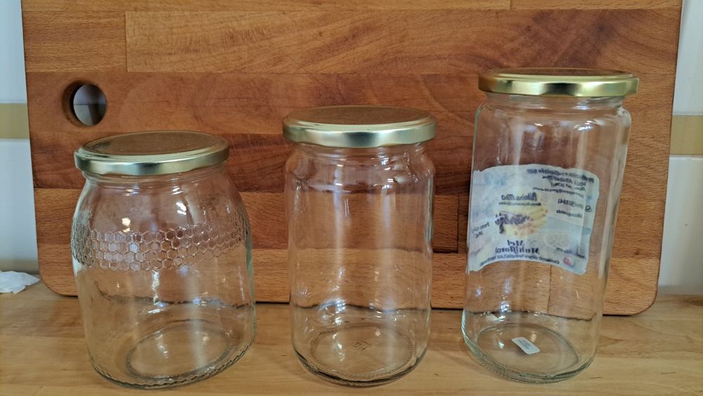 Various 1-liter bottles431393767749724160